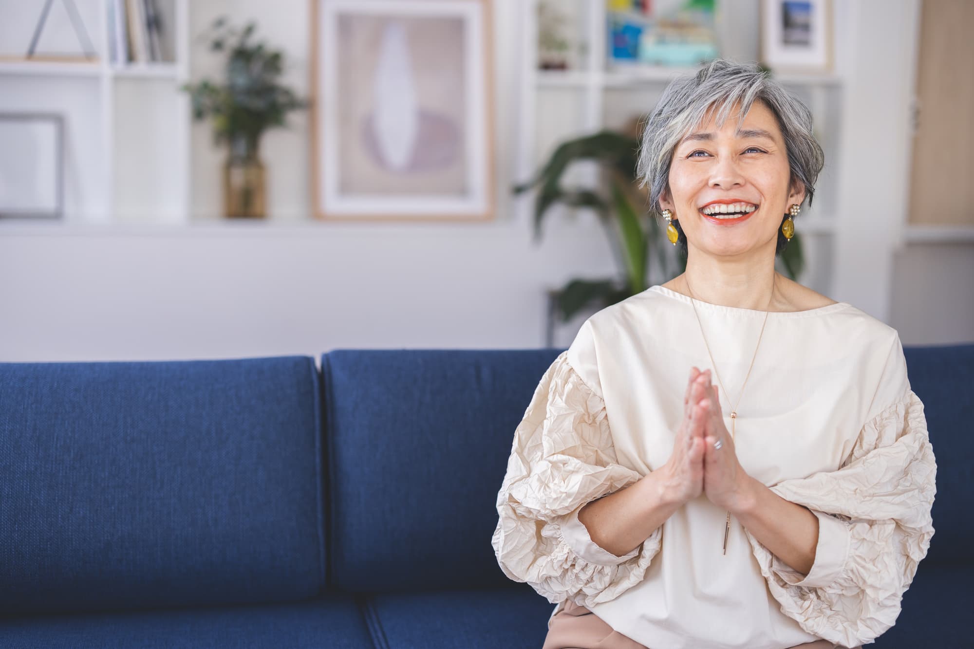 笑顔のシニア女性