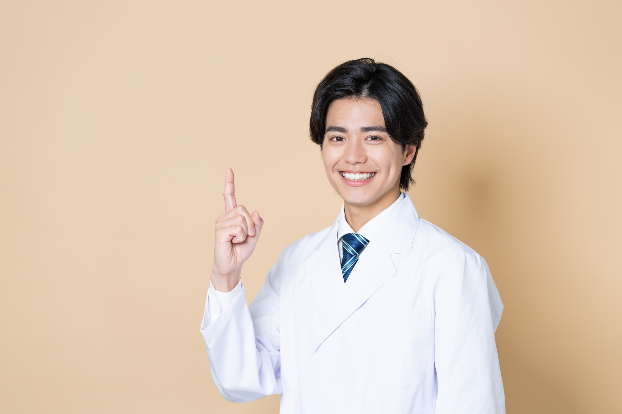 ホワイトニングの効果の出方に個人差がある理由を説明する歯科医